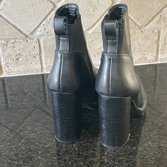 Size 9.5 Steve Madden Boots Womens Laughter Chelsea Ankle Booties Heels Black - Picture 3 of 8